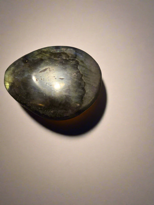 Small labdroite palm stone