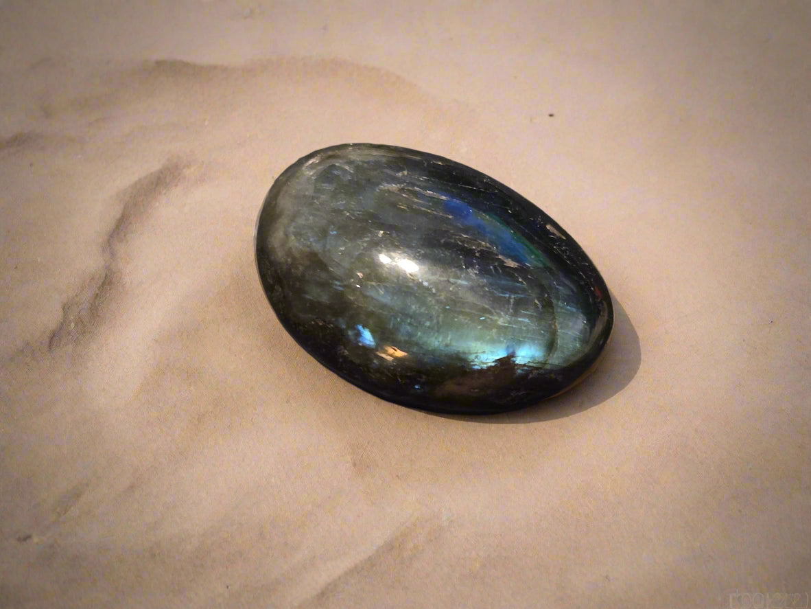 Labdroite palm stone