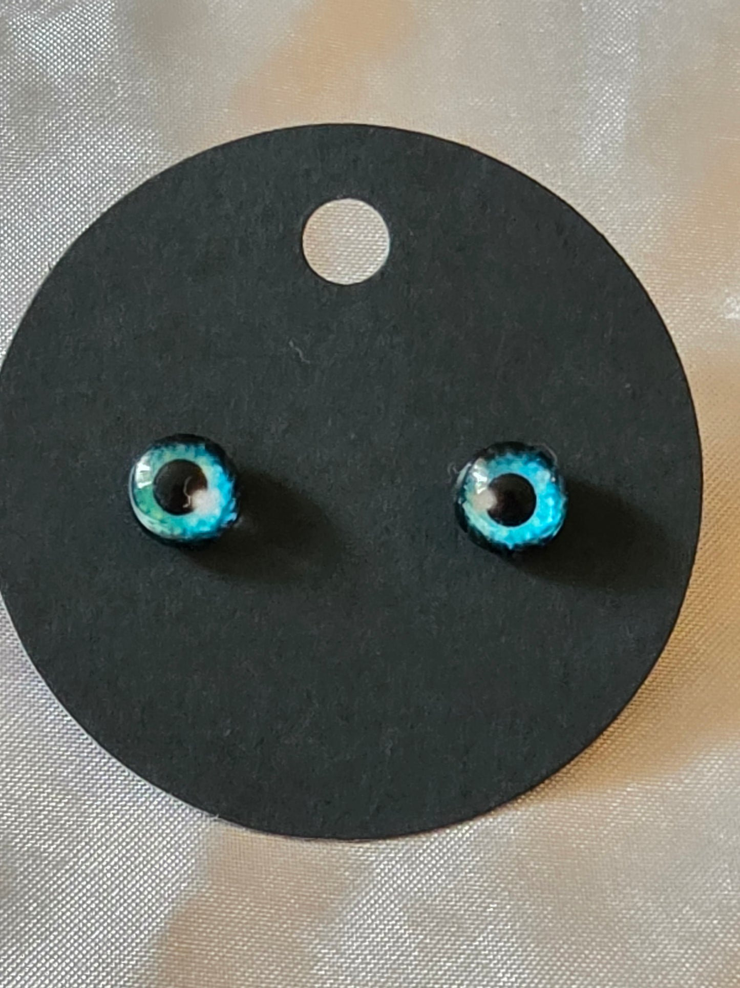 Eye earrings