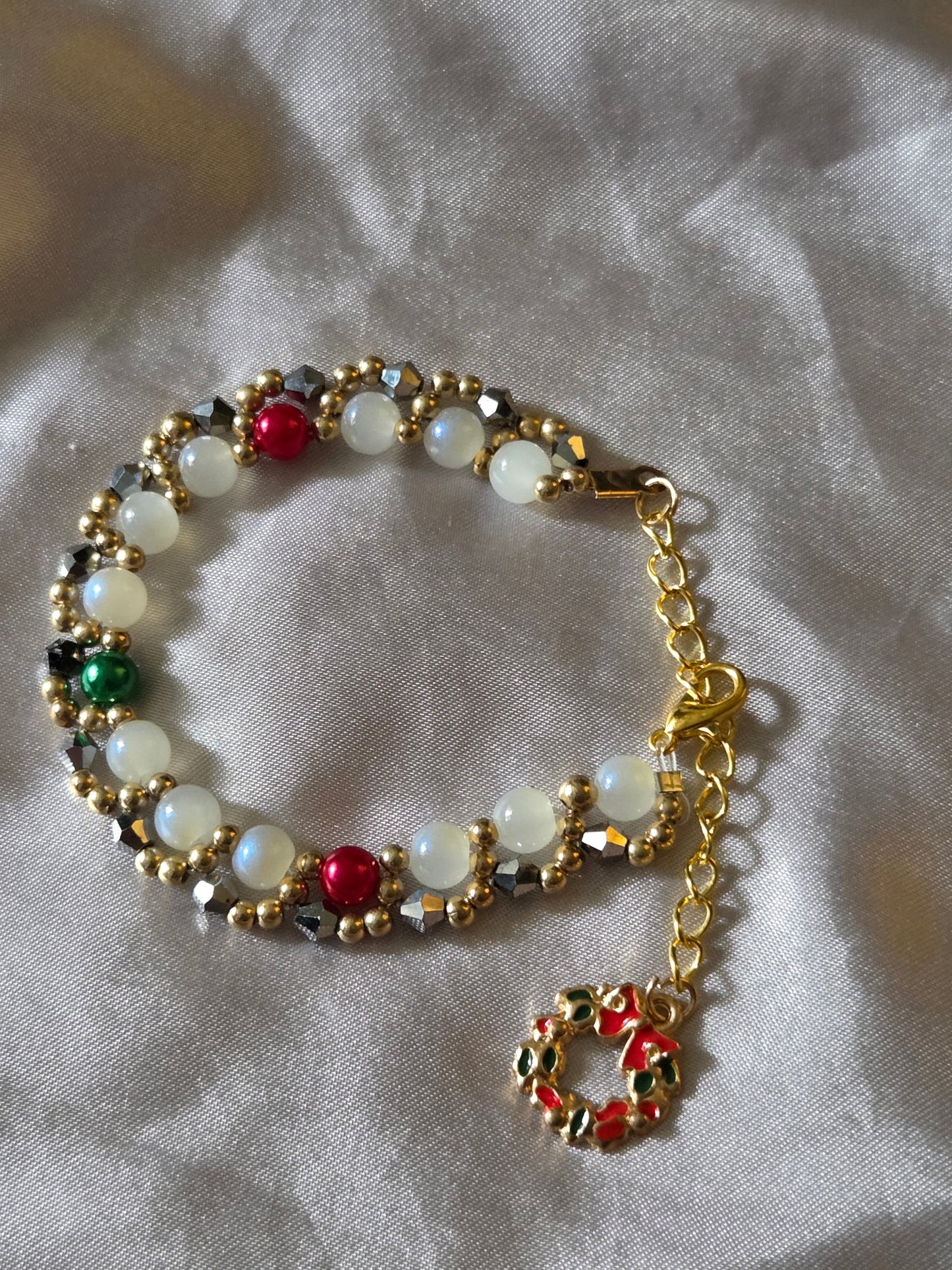 Christmas bracelet with wreath