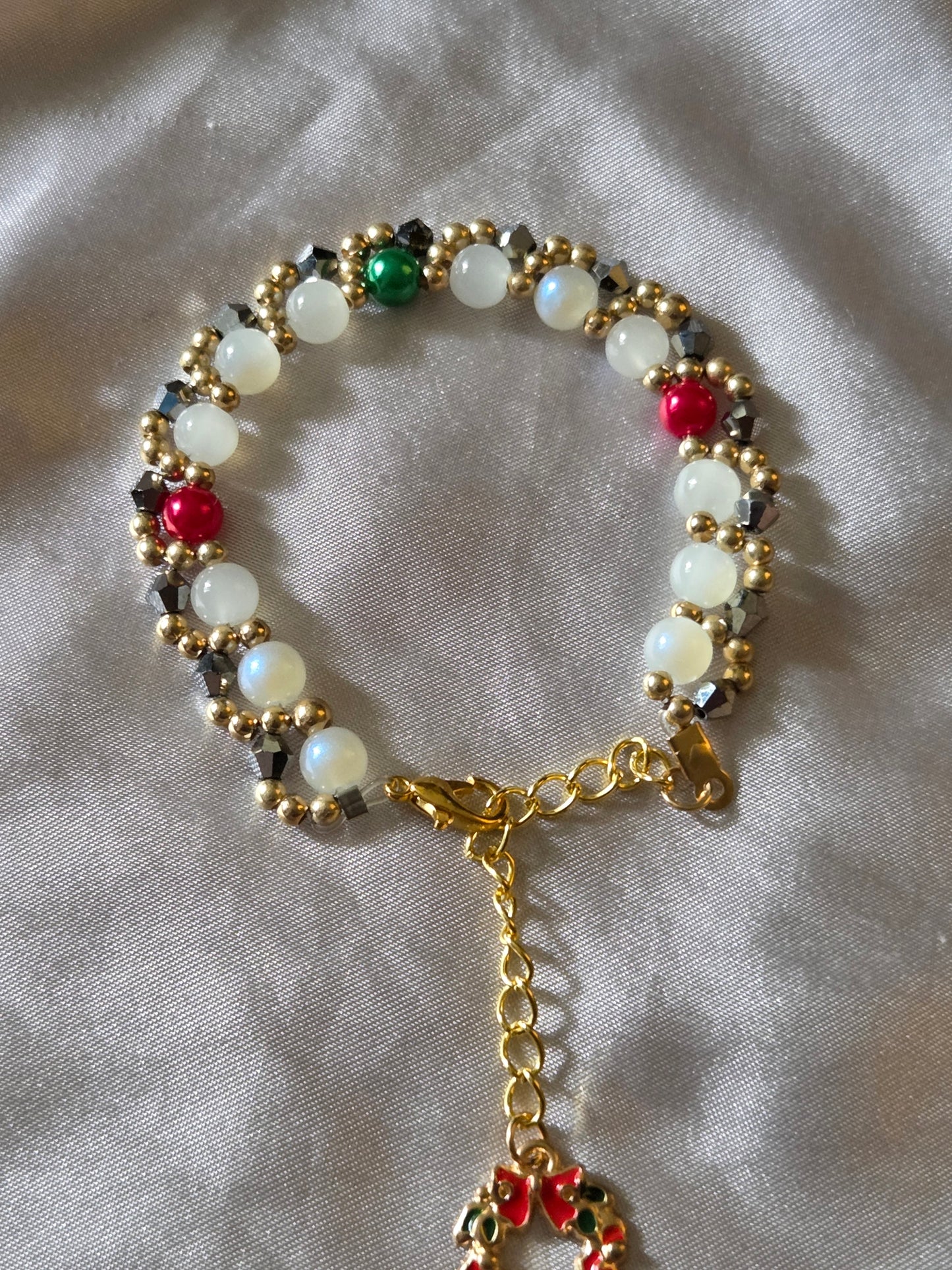 Christmas bracelet with wreath