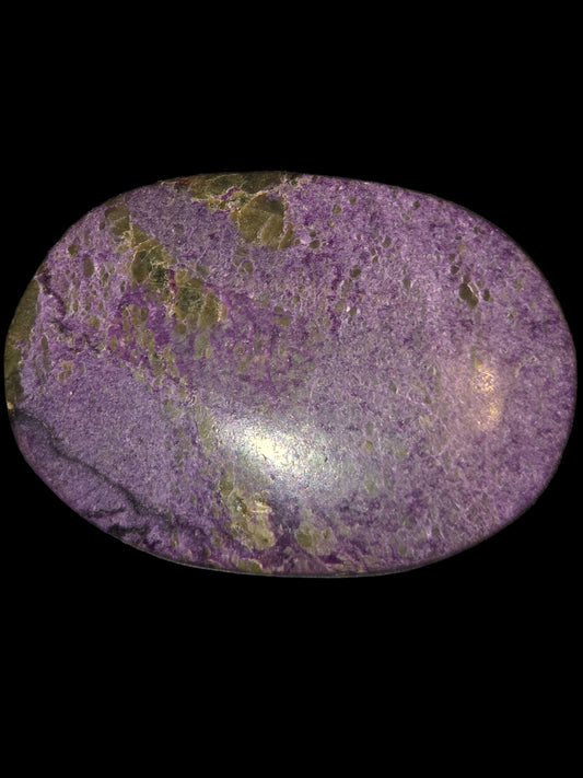 Stichtite cabochon