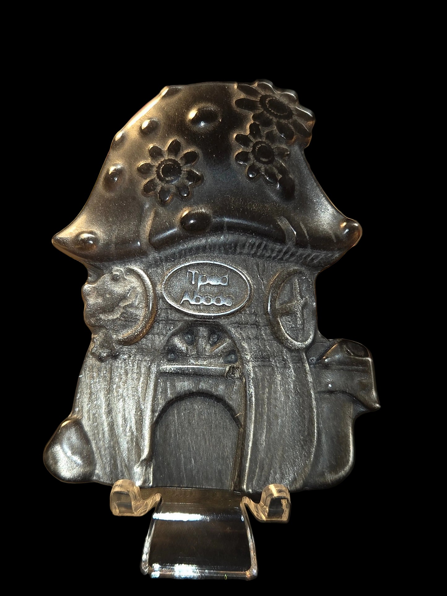 Silver obsidian toad house carving